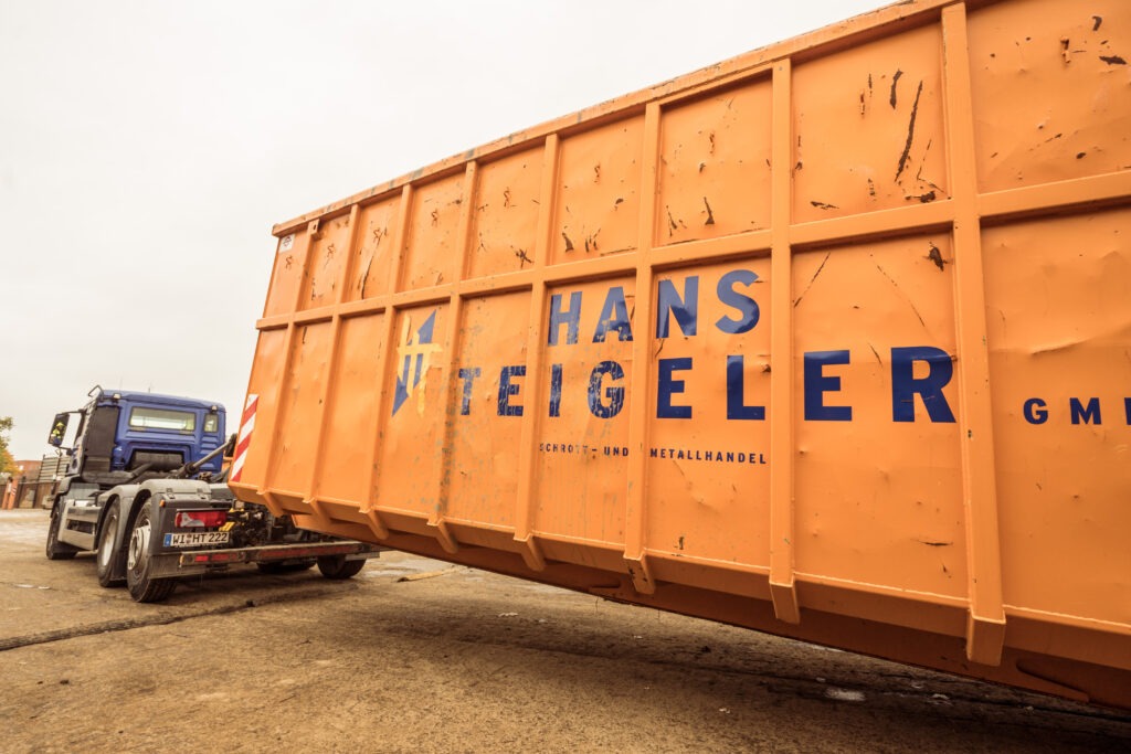 LKW mit 40m³ Container